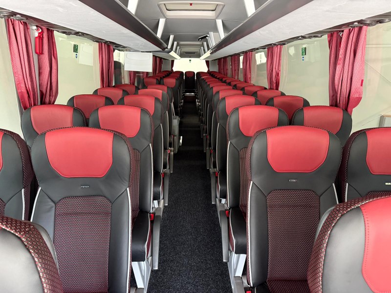Innen_MAN Top Coach 59+1.jpg