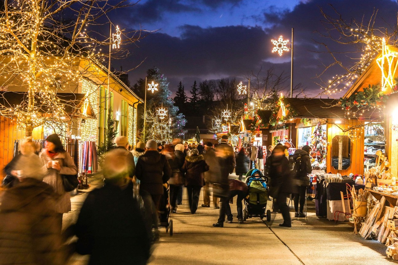 Donauturm und Weihnachtsmarkt Hirschstetten Donauturm und Weihnachtsmarkt Hirschstetten