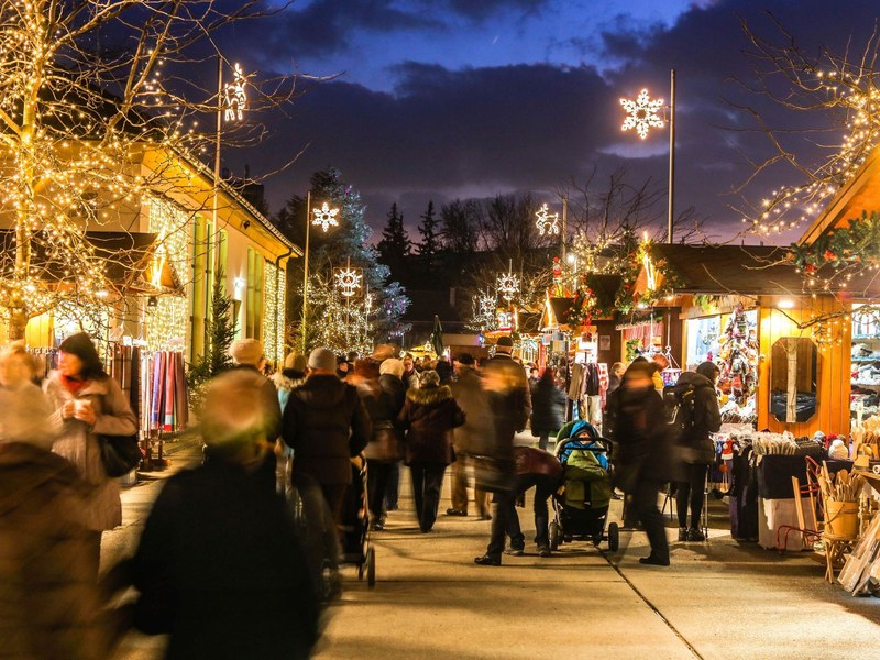 Donauturm und Weihnachtsmarkt Hirschstetten